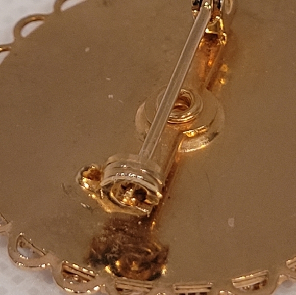 VINTAGE Handcrafted Dainty Petit Point Floral Brooch - Picture 10 of 14